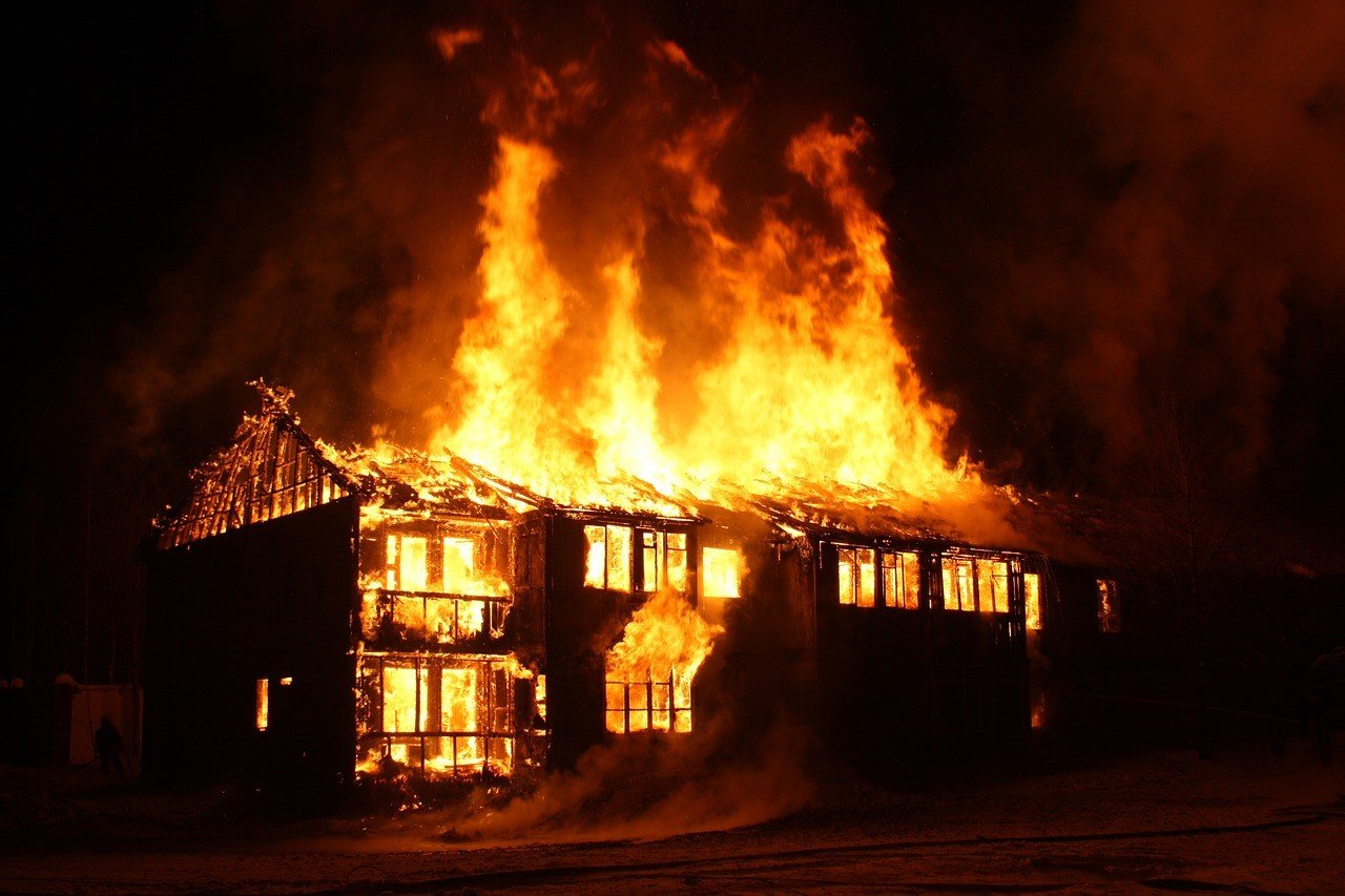 Фон сгоревшего дома