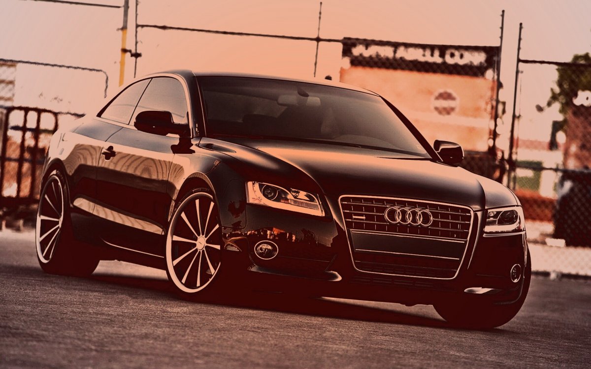 Audi q7 красная