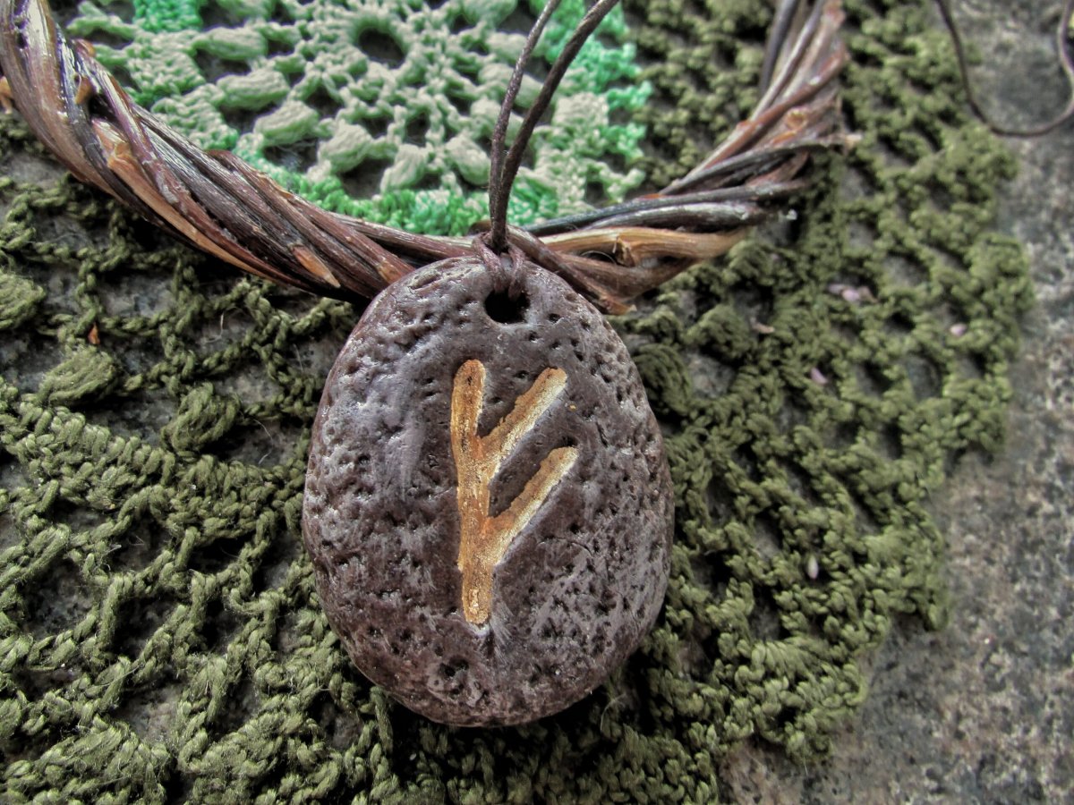 Четыре руны Феху подряд фото тату