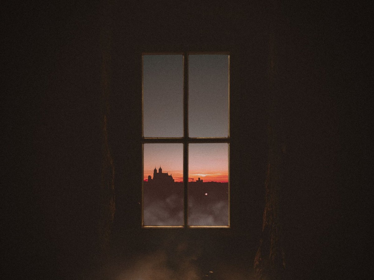 Темная комната с окном