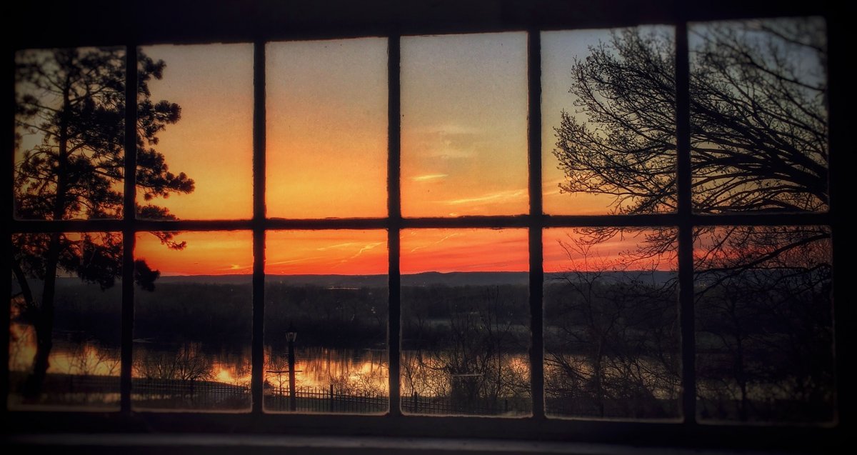 Школа ночные окна