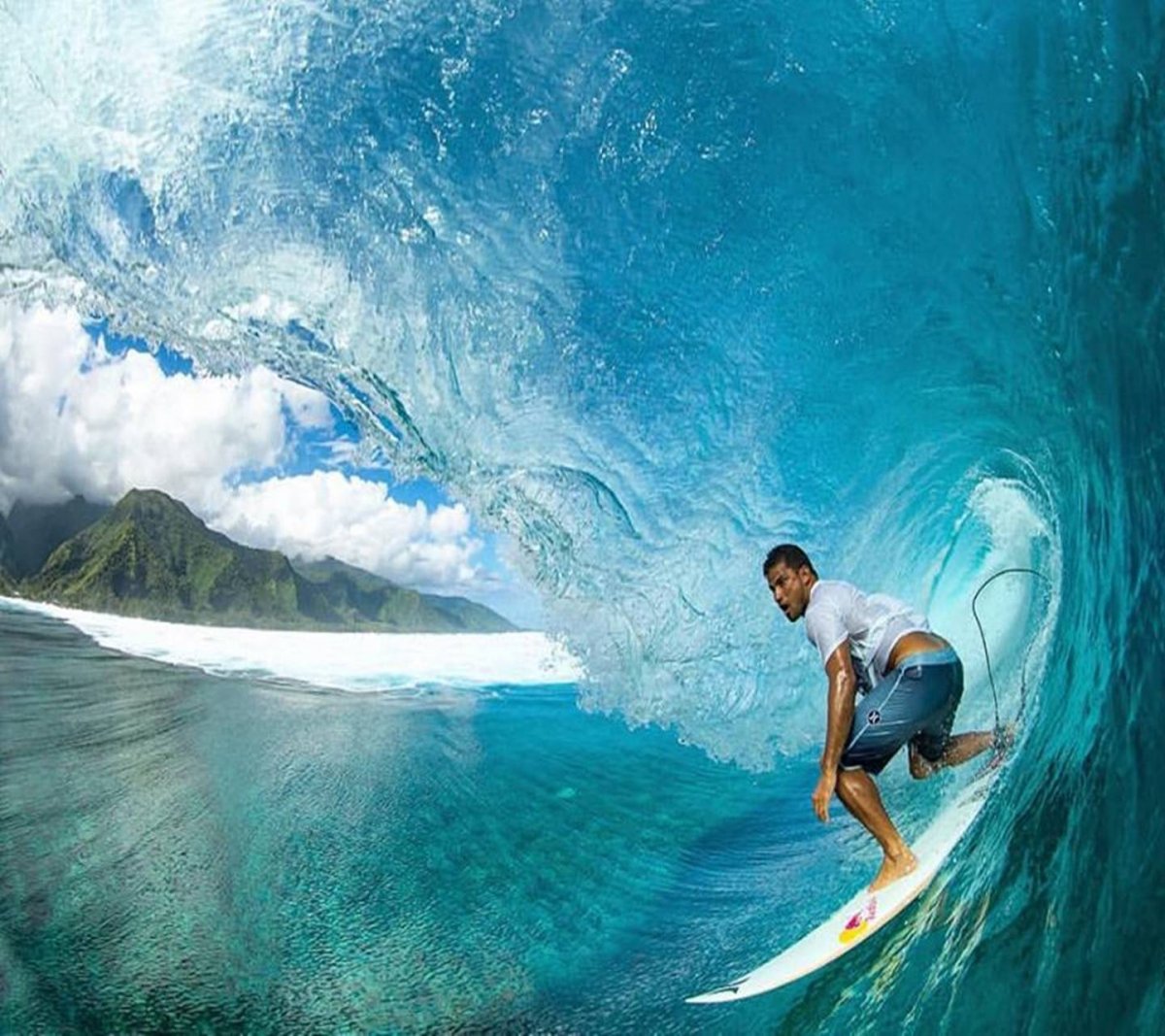 Счастливый серфер