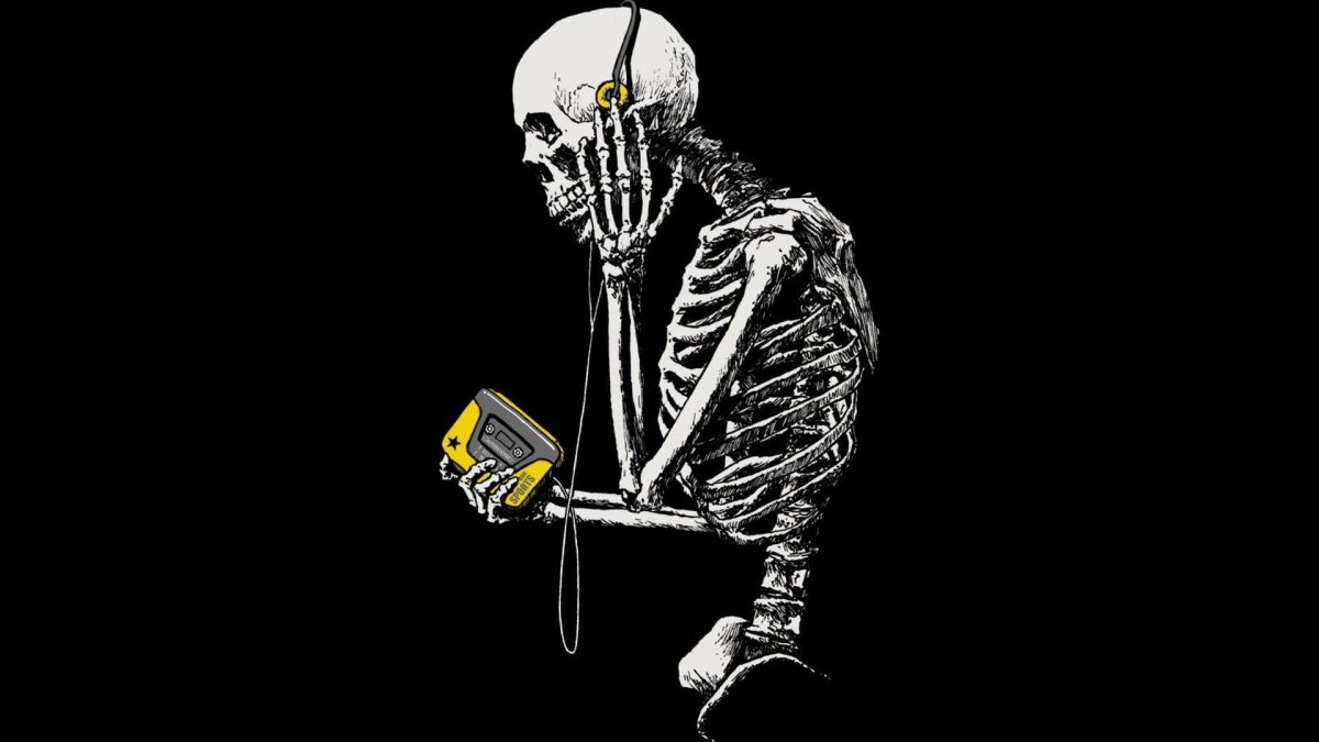 Скелет целует