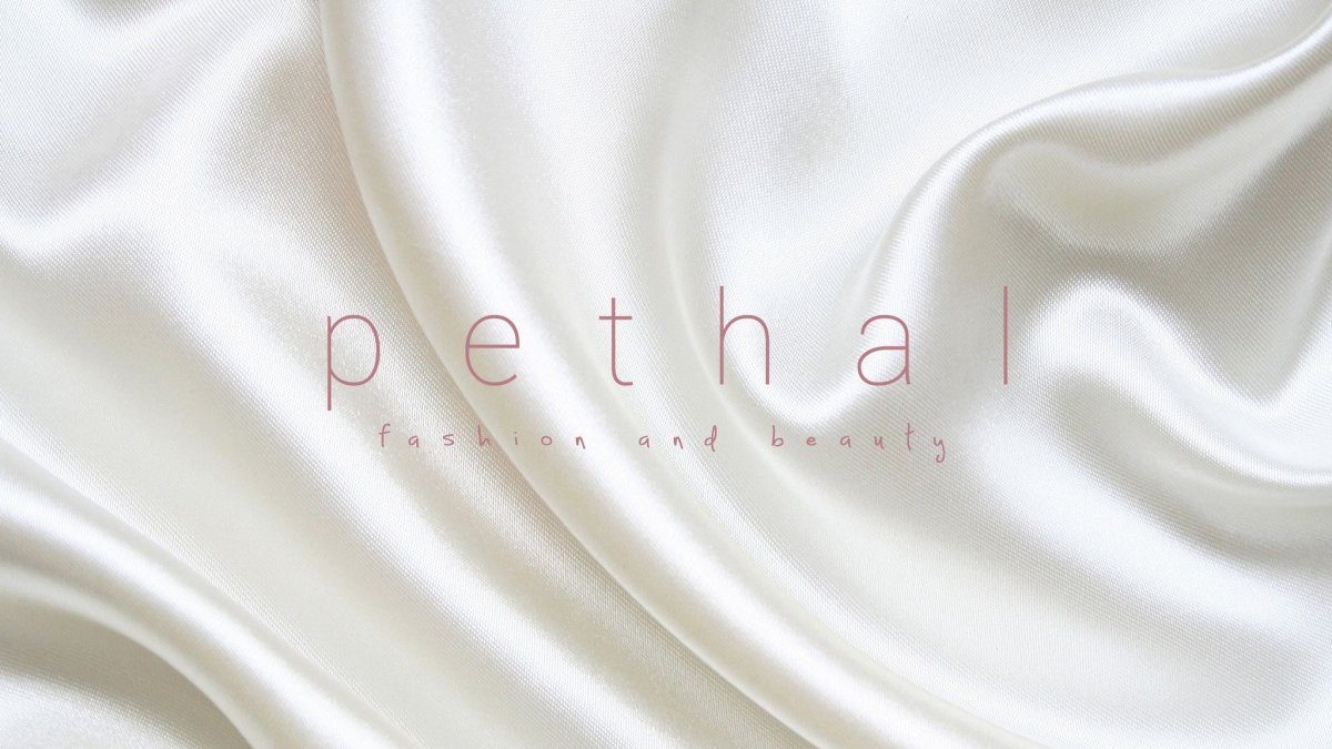 Белая шелковая ткань глаженная