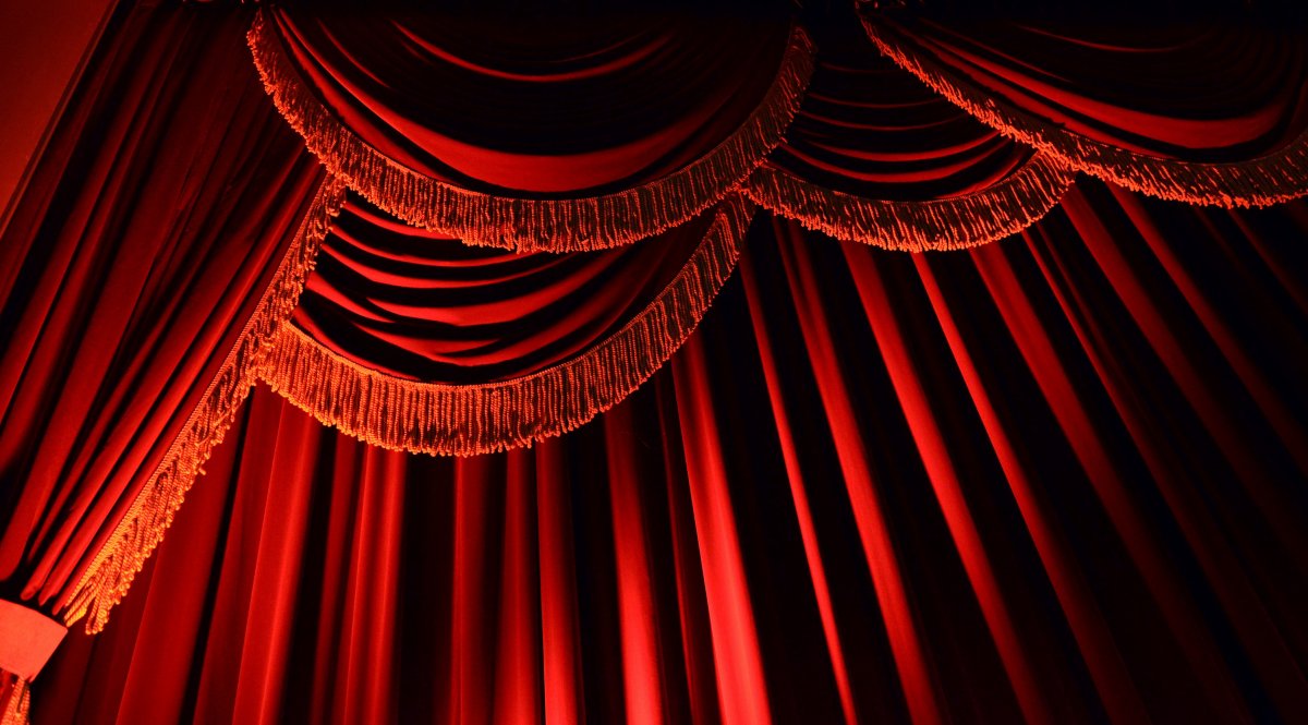 Театральный занавес