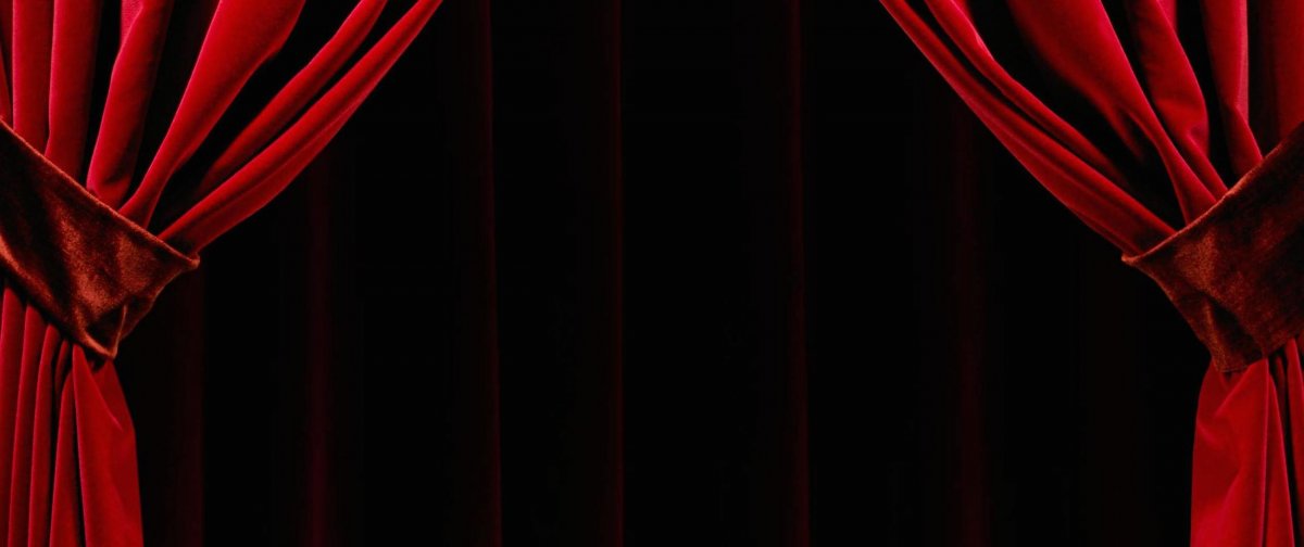 Сцена красный занавес