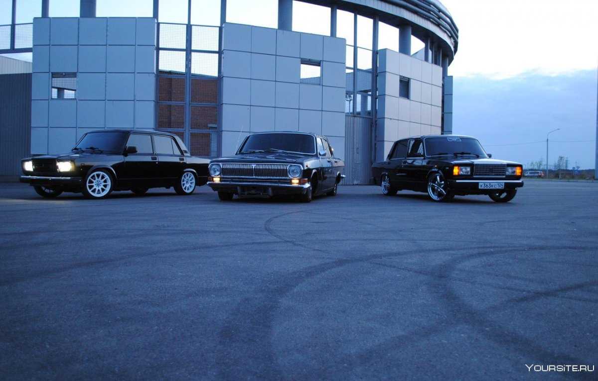 Лада Приора на дороге