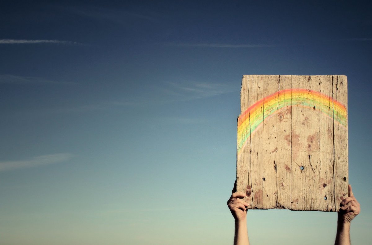 Рисунок на синем фоне