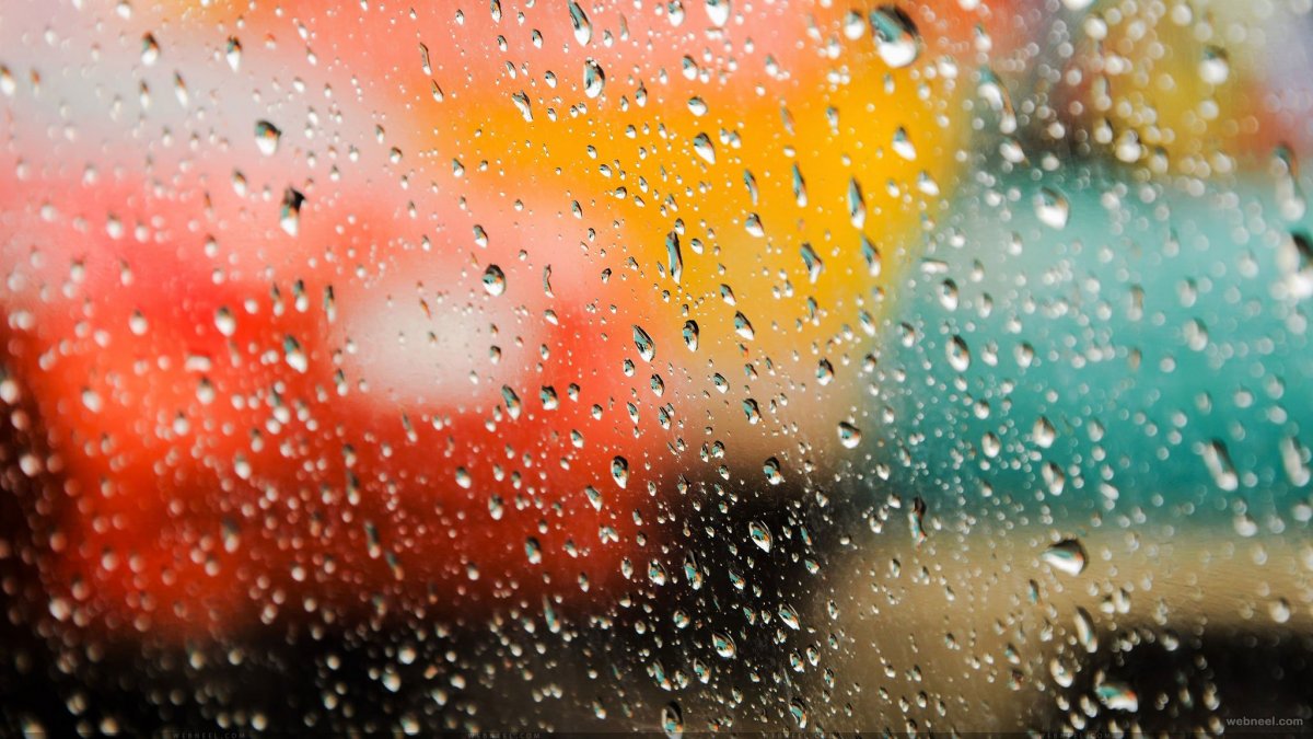 Капли дождя на стекле