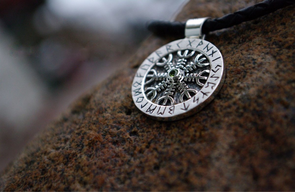 Агисхьяльм (шлем ужаса) усложненный "сила, направленная во вне"