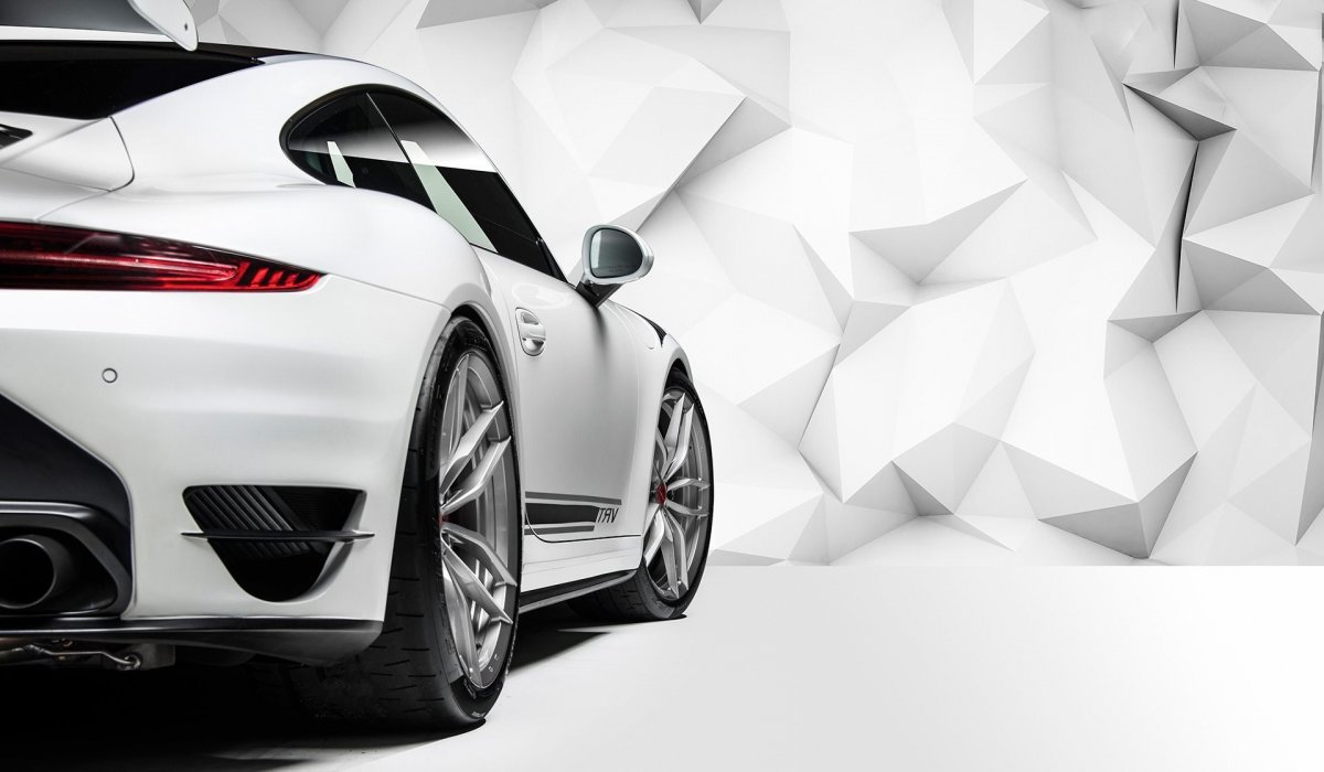 Автомобиль на сером фоне