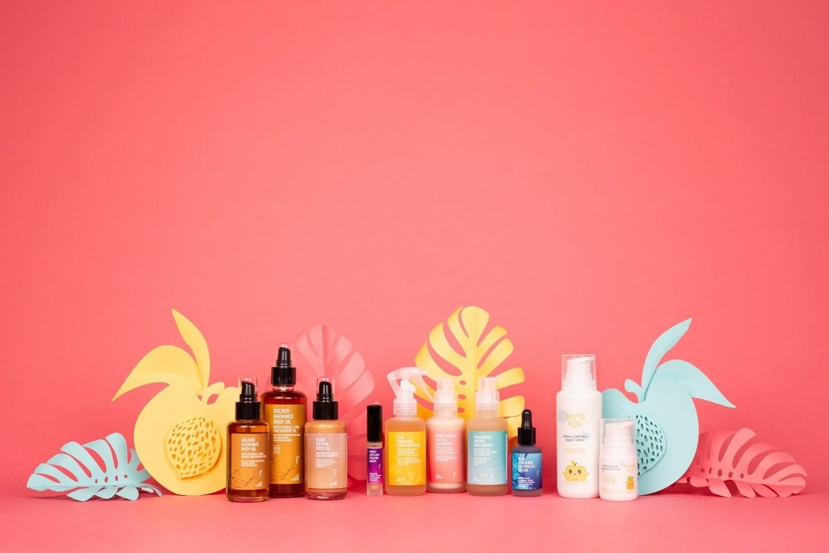 Девушка с косметикой