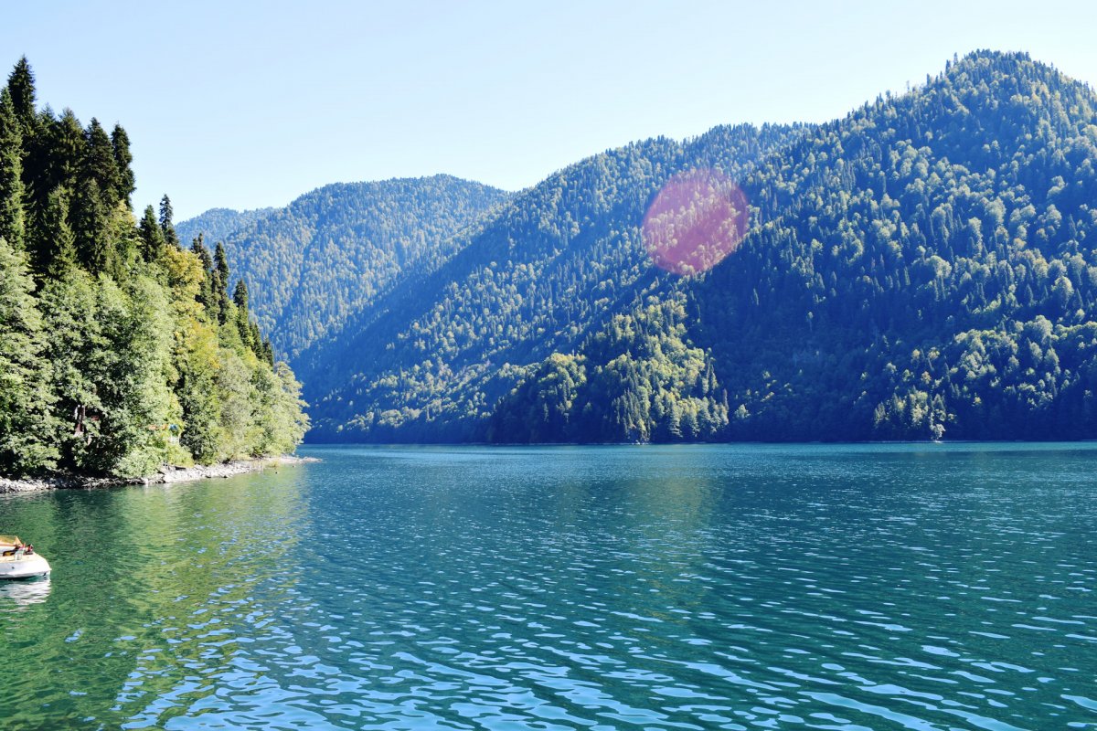 Кавказские горы Абхазия озеро Рица