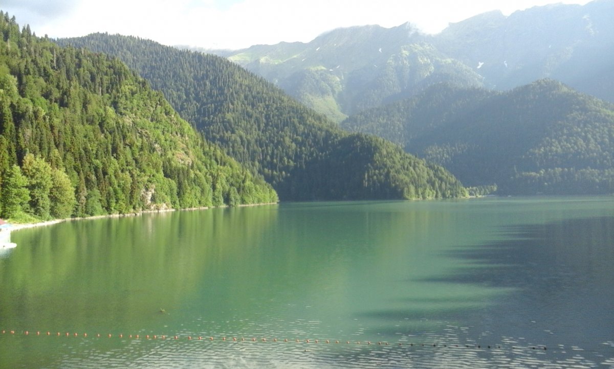 Обои на рабочий стол озеро рица