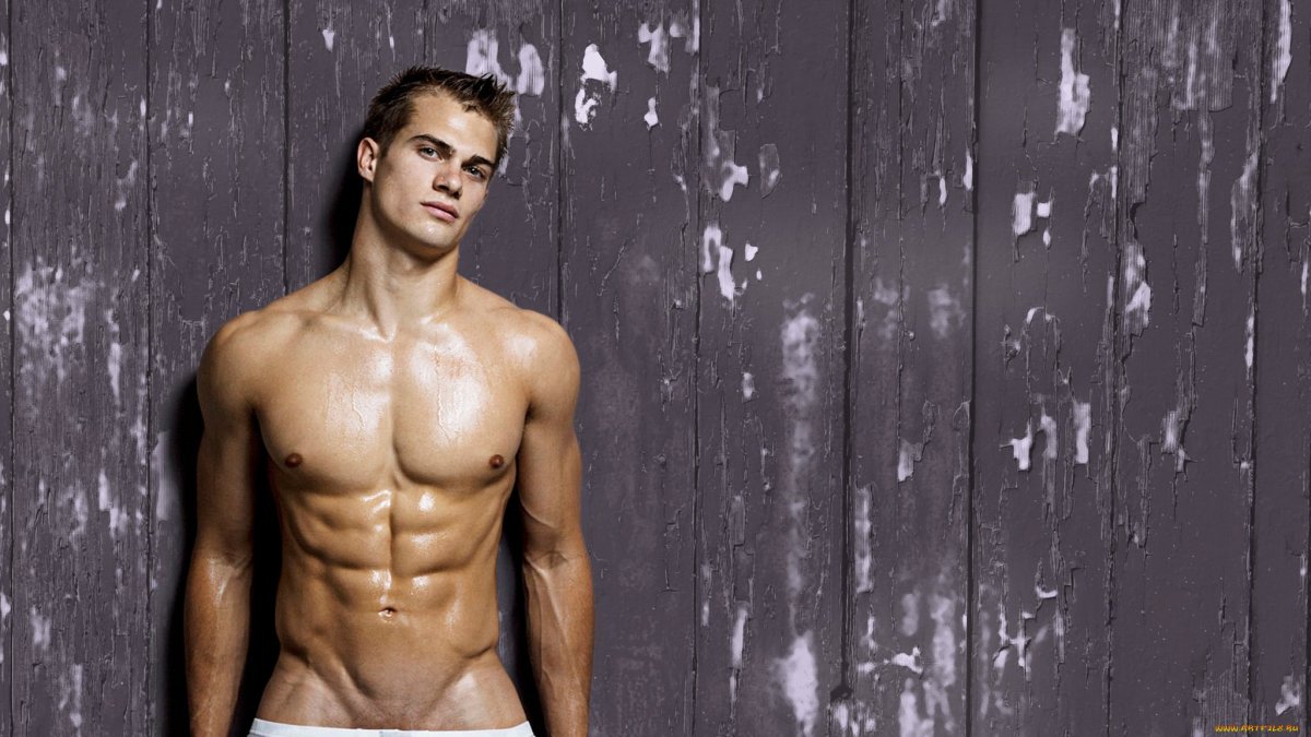 Дин Винчестер с голым торсом