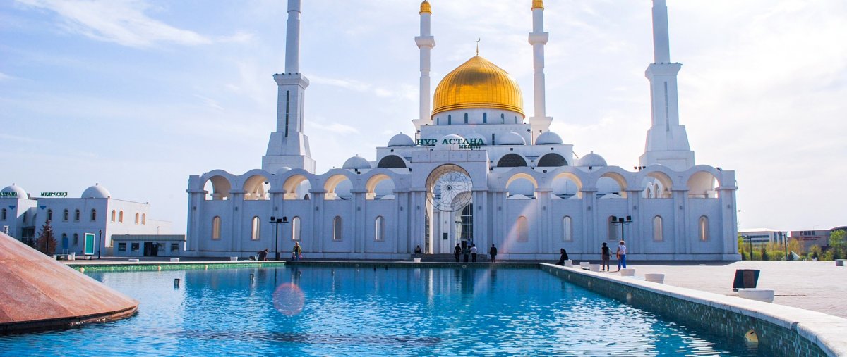 Белая мечеть в Казахстане