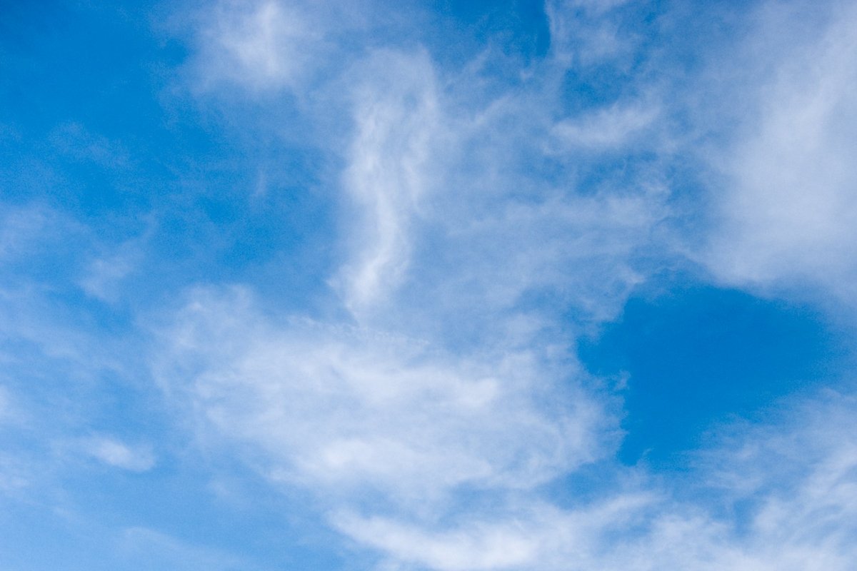 Голубое небо с облаками