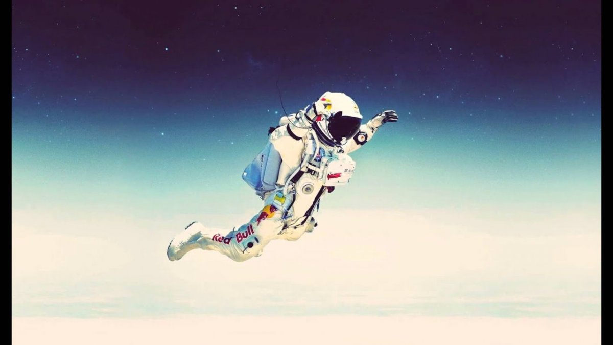 Человек падает в воду обои