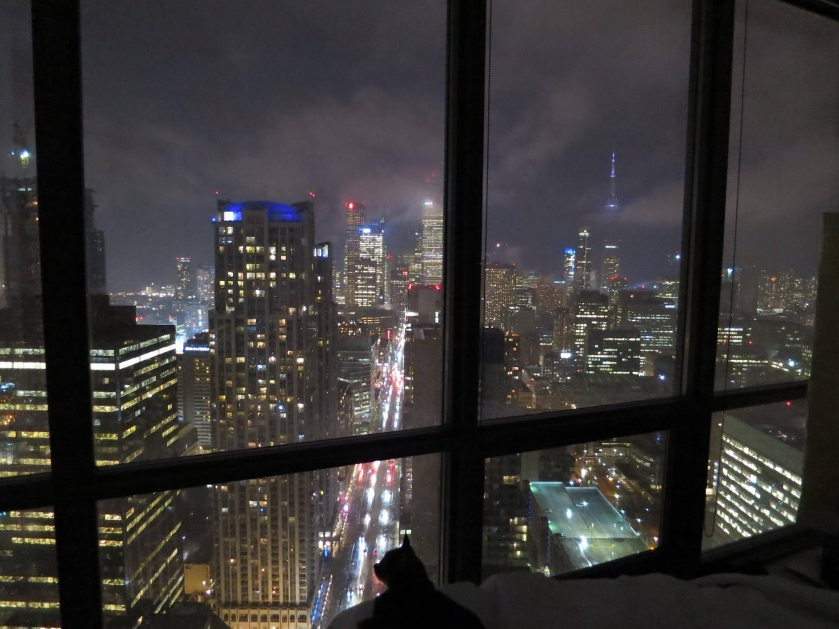 Нью-Йорк ночной Манхэттен с окна