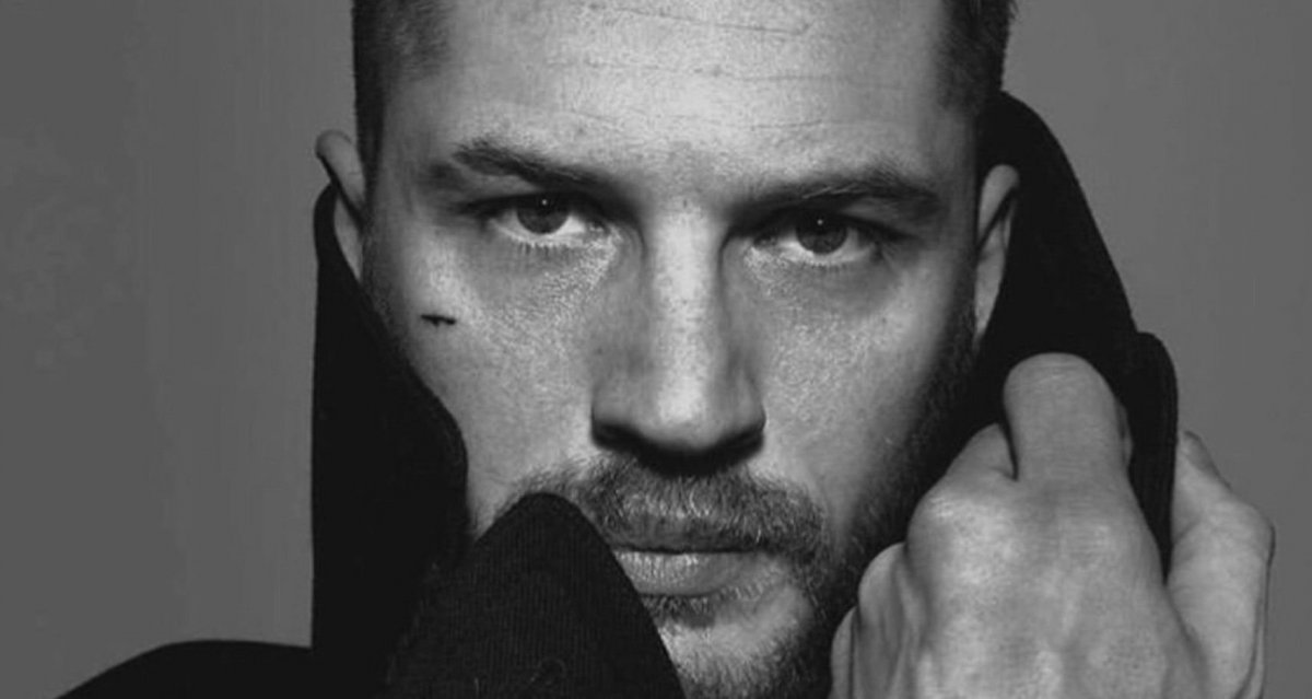 Том Харди с собакой