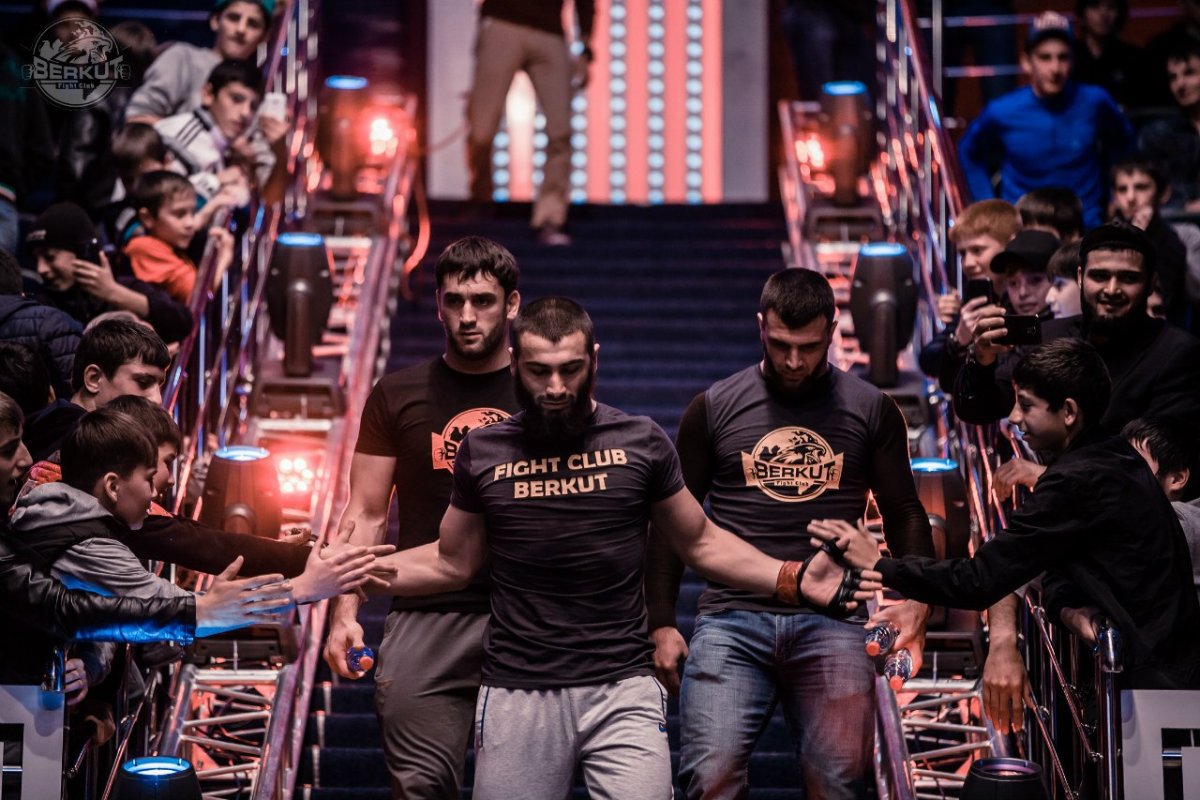 Кавказец в горах арт