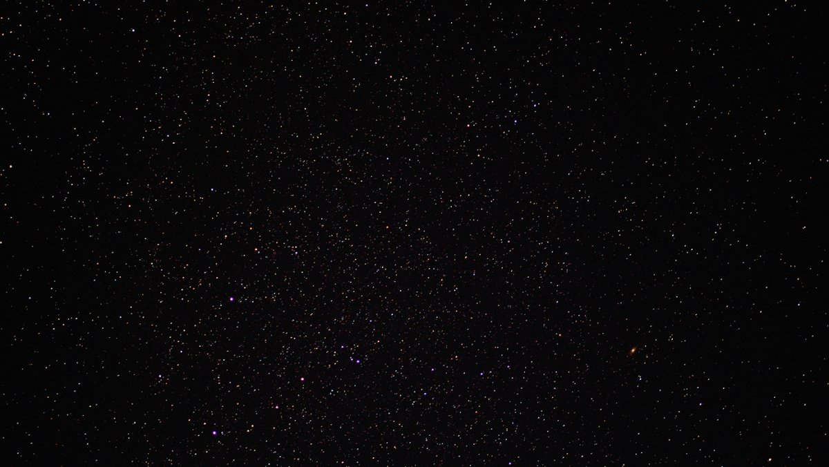 Звездное небо на черном небе