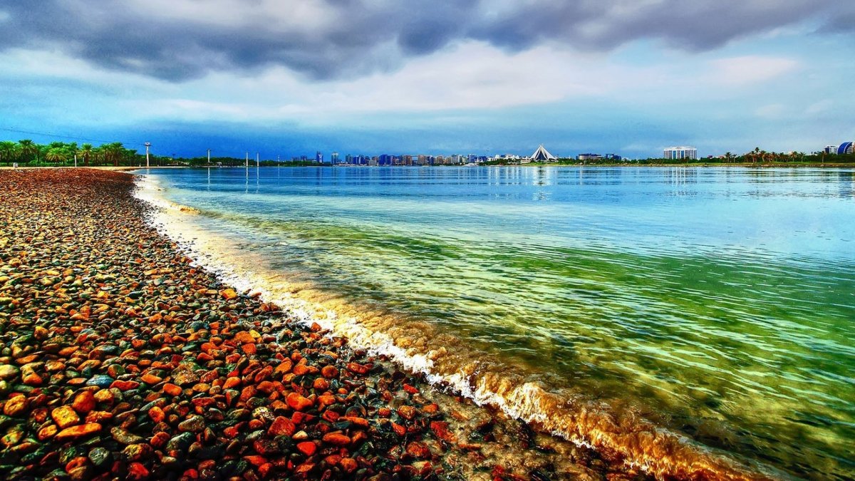 Красивый пляж