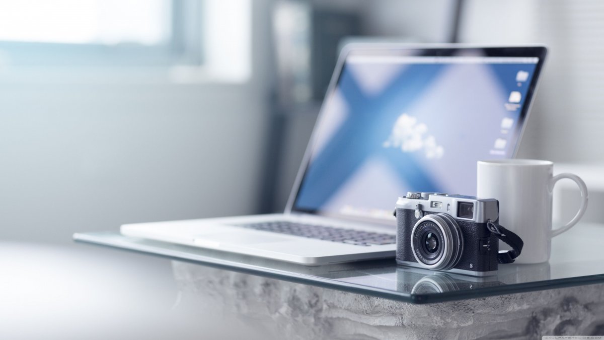Фотоаппарат и макбук