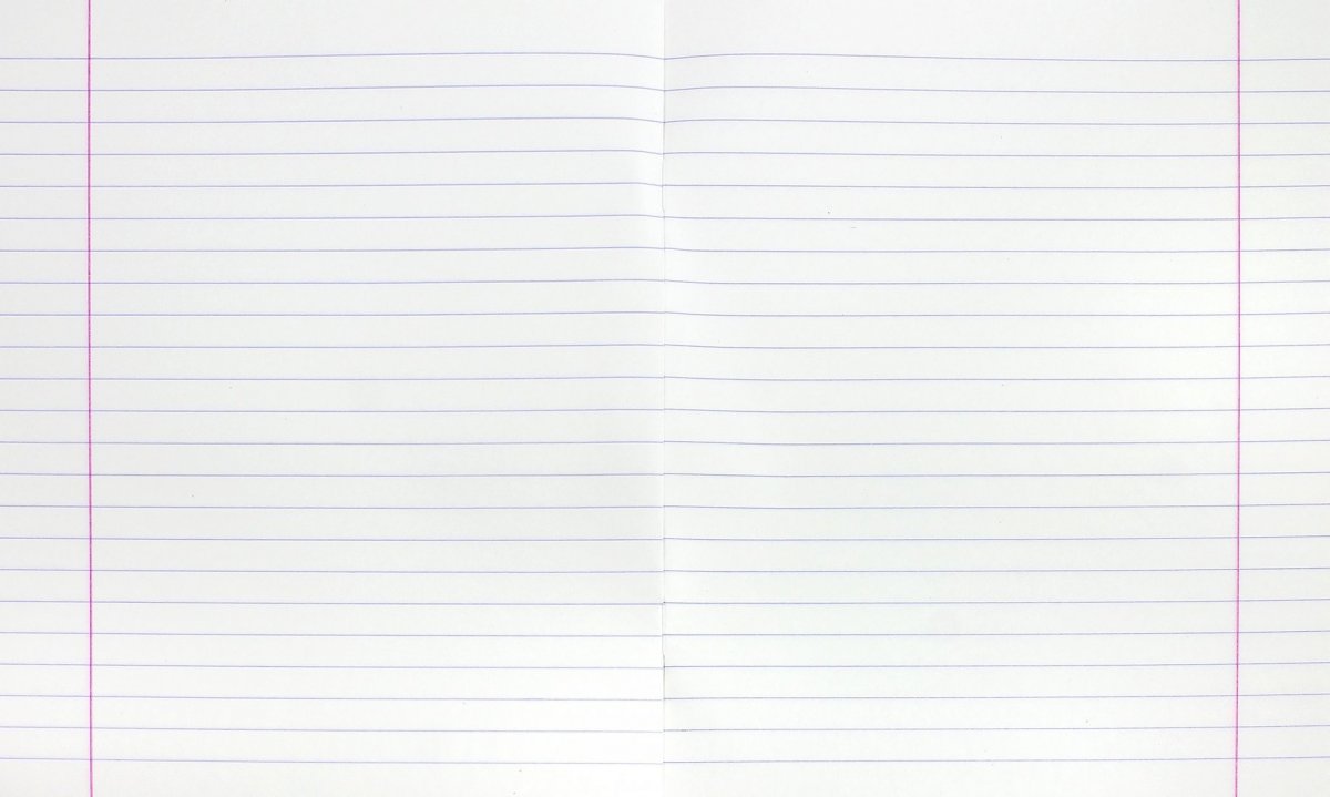 Пустая тетрадь в линейку