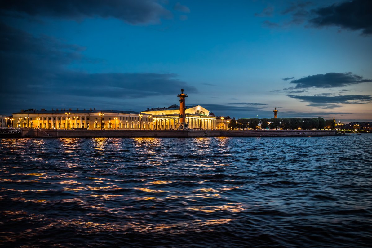 Исаакиевский собор в Санкт-Петербурге летом