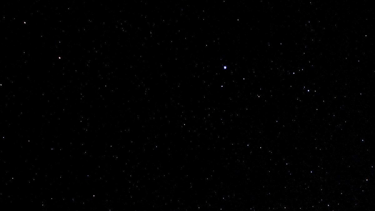 Черное небо со звездами