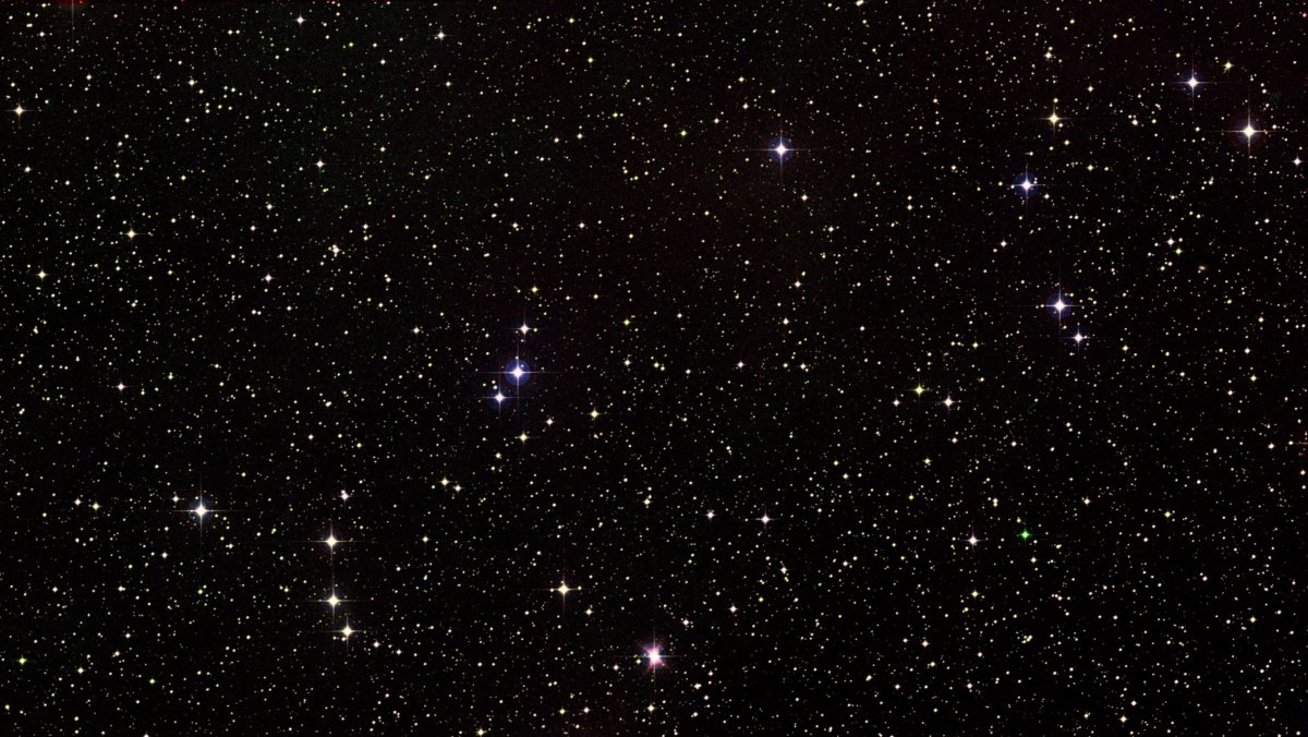 Черное небо со звездами