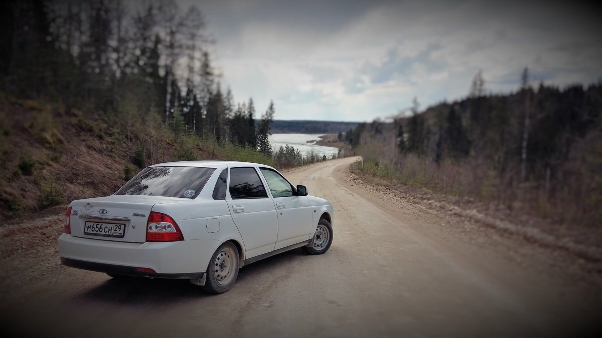 Лада Приора зажиненая черная