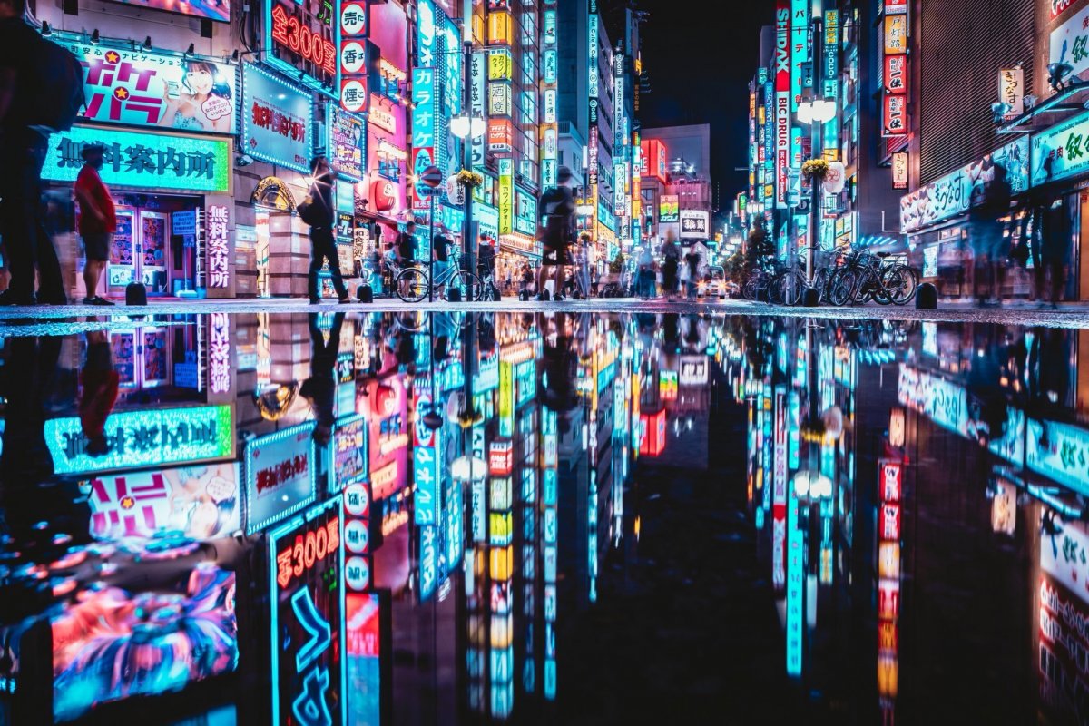 Токио район Синдзюку в неоне