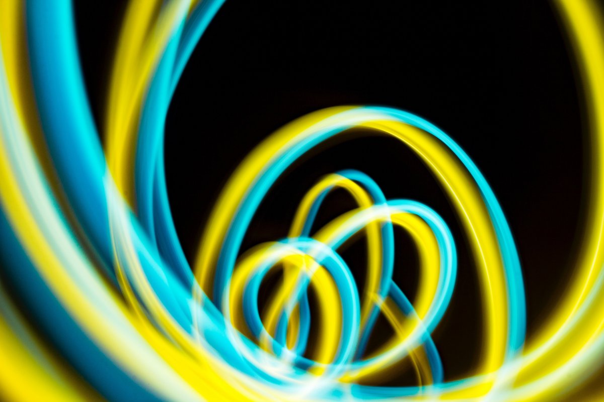 Желтый неоновый фон