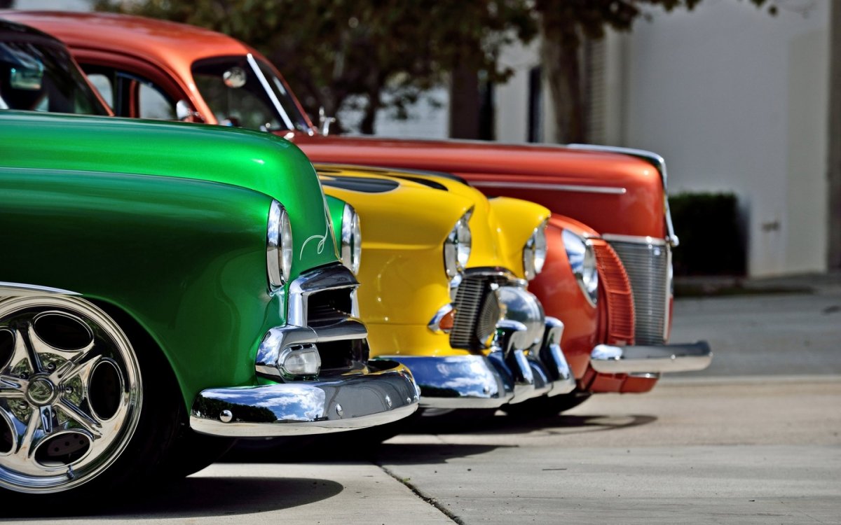 Ретро авто на черно белом фоне