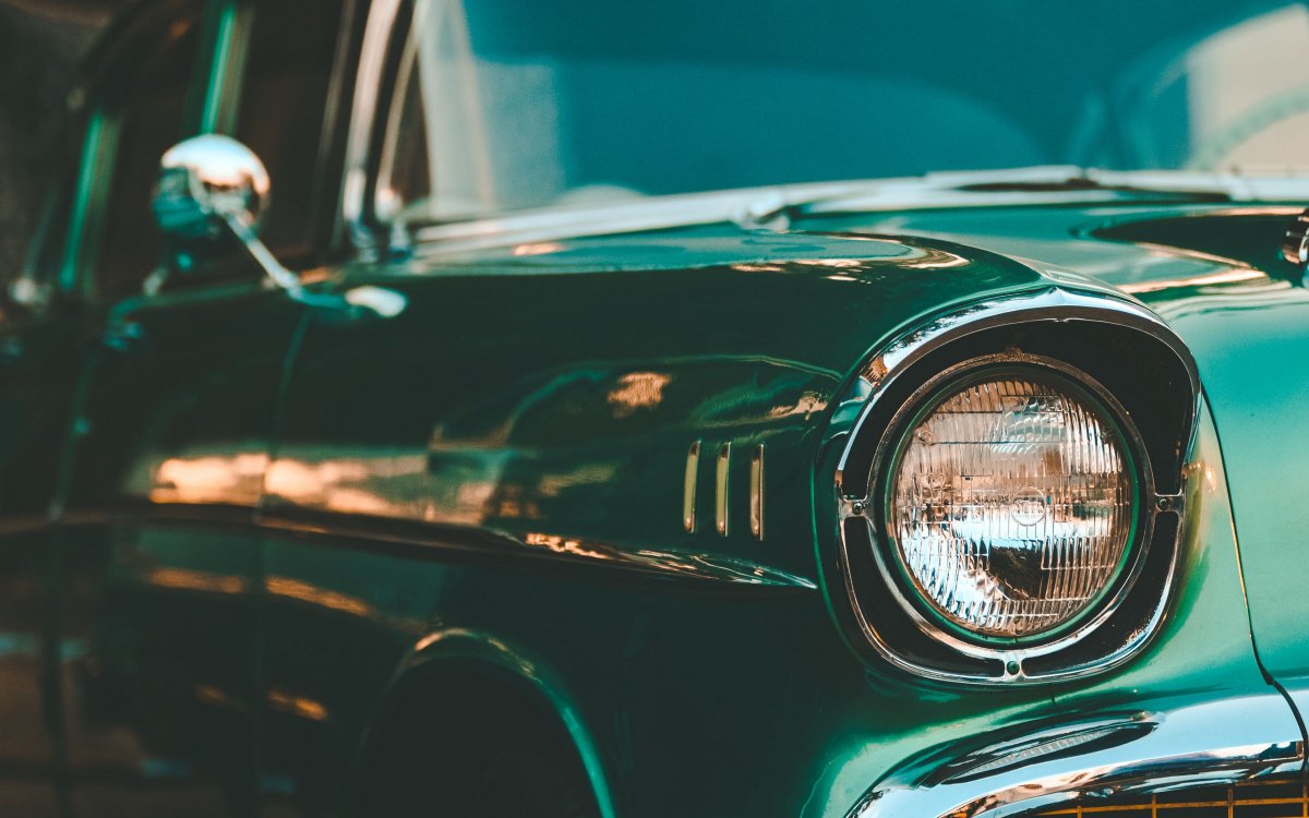 Красный Фольксваген Жук ретро