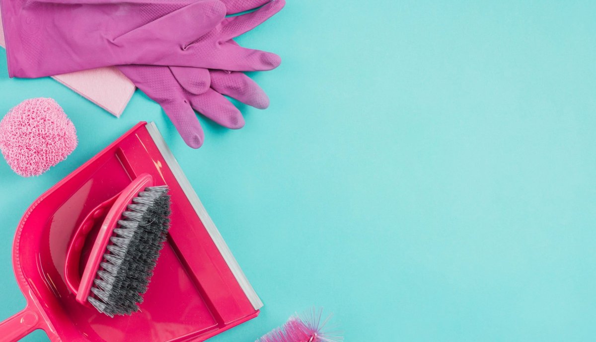 Мойка у окна в частном доме