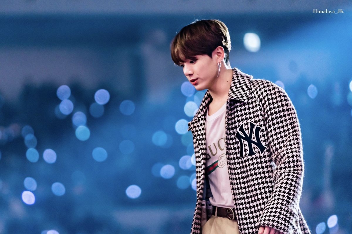 Чон Чонгук черный фон