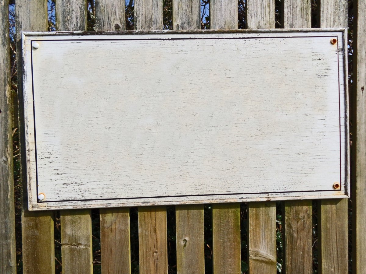 Деревянная доска объявлений