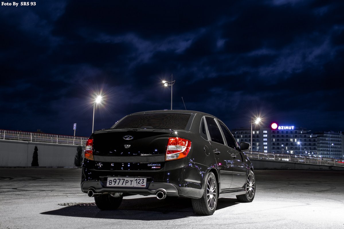 Лада Приора на дороге