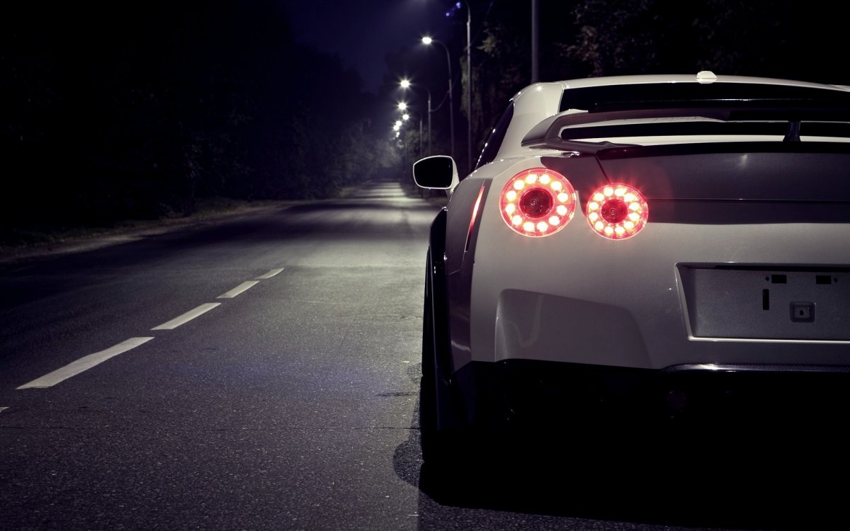 Nissan GTR r35 White Tuning