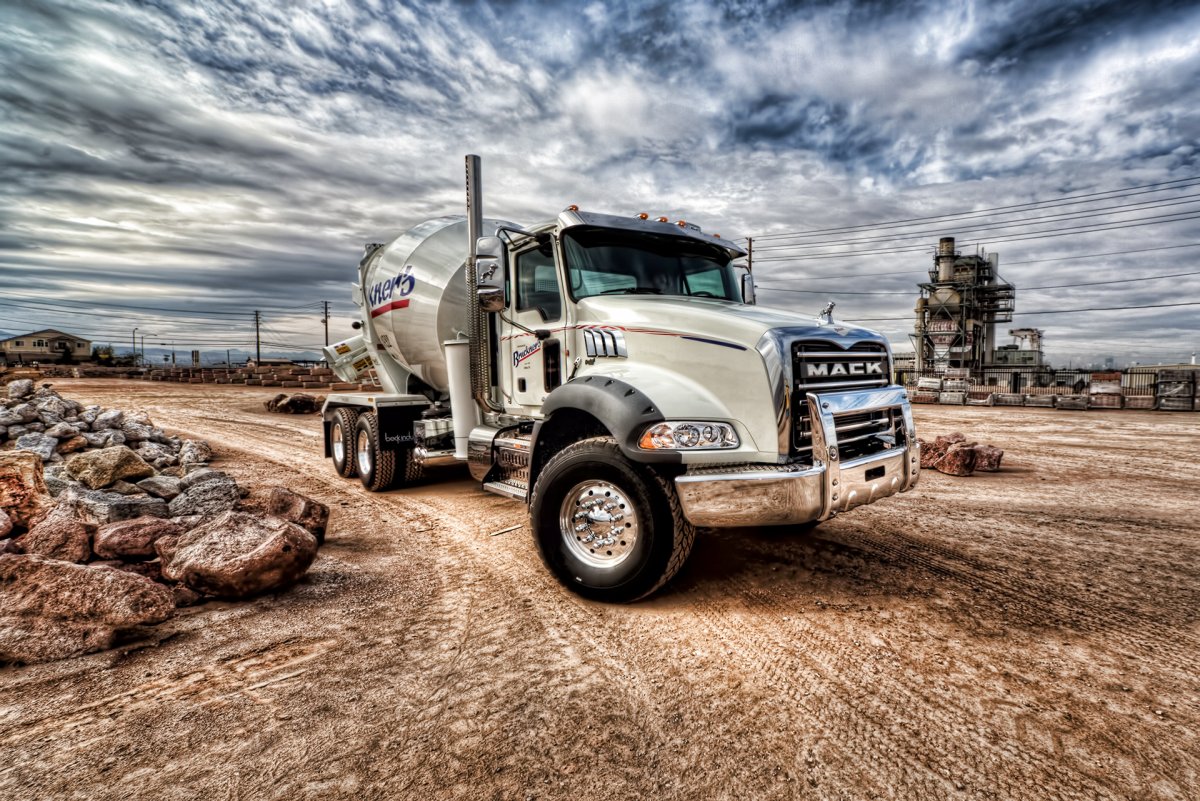 Грузовик Mack 2017