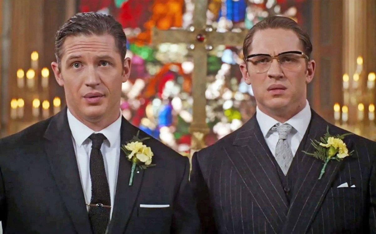 Том Харди Легенда с цветами