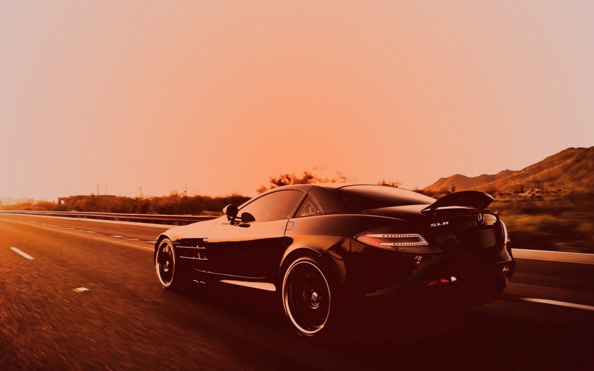 Машина на закате