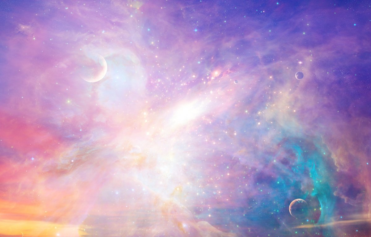 Космос в светлых оттенках