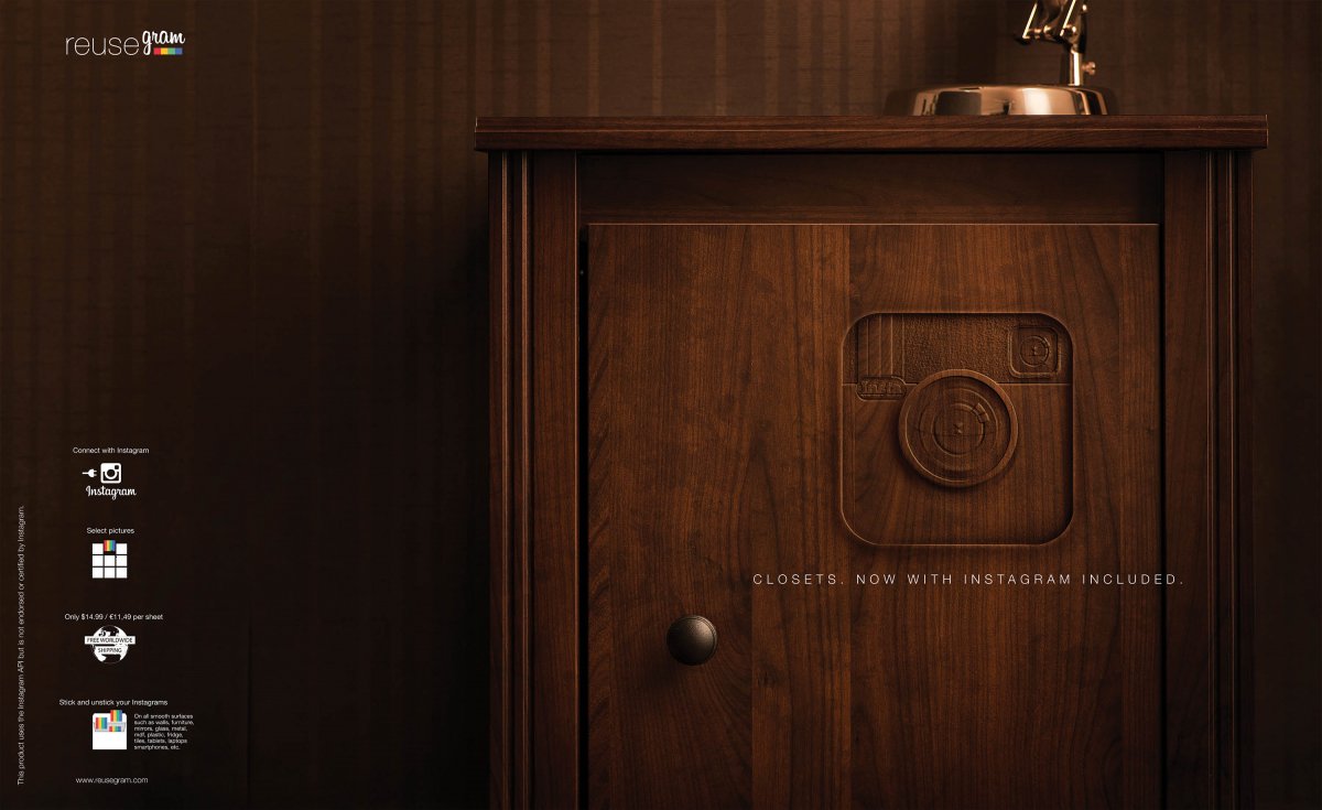 Комната с полками на рабочий стол