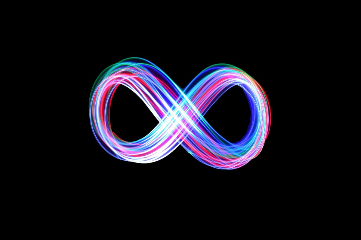 Картина со знаком бесконечности