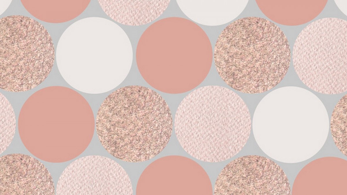 Пончики на розовом фоне