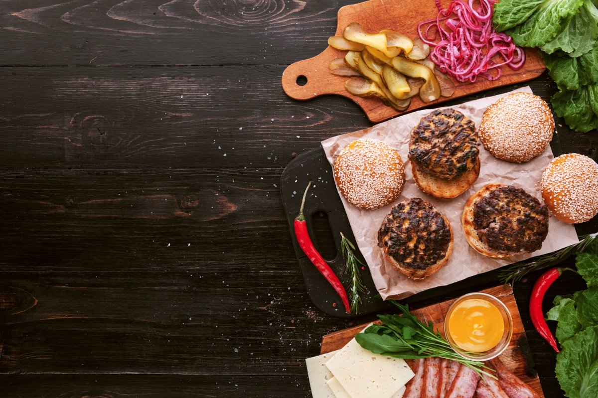 Продукты на деревянном фоне